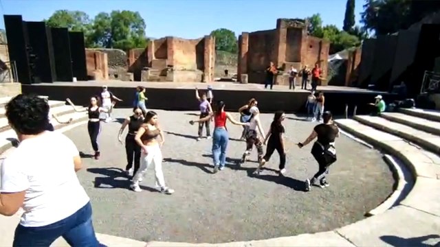 Pompei, studenti provano nel Teatro Grande una rivisitazione de Gli uccelli di Aristofane