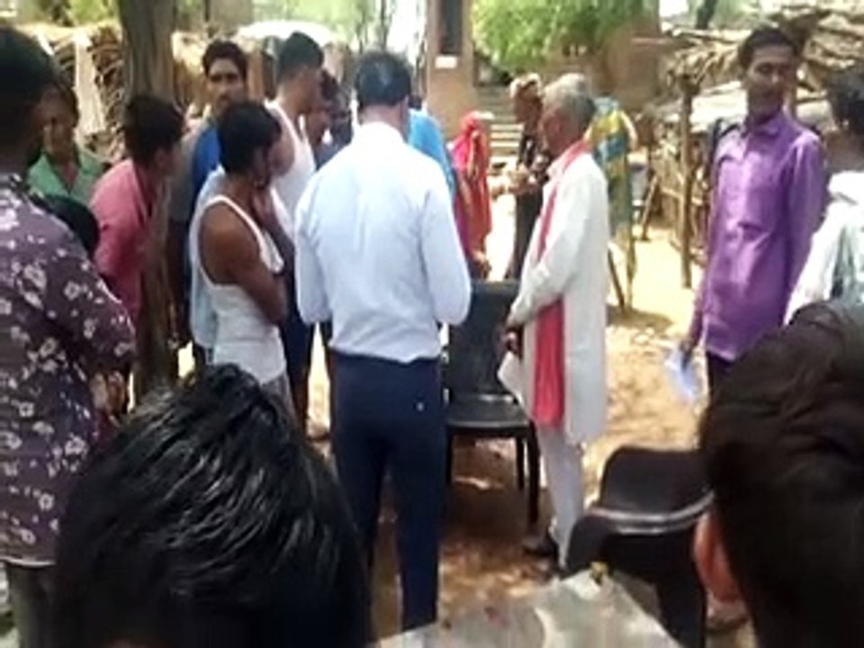 Current: 11 केवी विद्युत पोल में फैला करंट पशुओ...