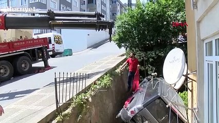 Ümraniye'de cip apartman boşluğuna düştü