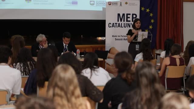 Alumnos de 4º de la ESO debaten como parlamentarios europeos