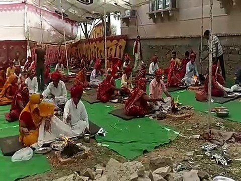 Video : मूर्तियों कि प्राण प्रतिष्ठा को लेकर हवनकुंड में दी आहुतियां