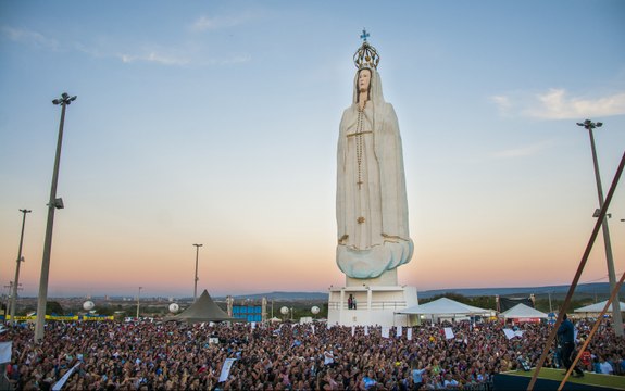 ESTÁTUA DE NOSSA SENHORA DE FÁTIMA NO CRATO