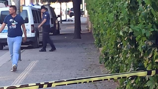 Son Dakika: Gaziantep Emniyet Müdürlüğü önünde Üzerimde bomba var diyen kişi vurularak etkisiz hale getirildi