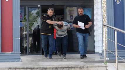 DOĞAL GAZ KOKUSU YAYILAN EVDE KABLOLU DÜZENEK BULUNDU; BABA VE OĞLU ADLİYEYE SEVK EDİLDİ