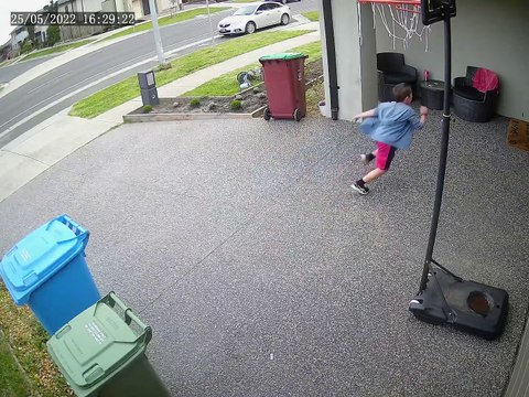 Kids Gets Scared by Doorbell Camera