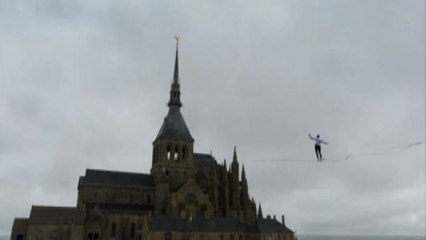 Impresa record del funambolo Nathan Paulin su Mont Saint-Michel
