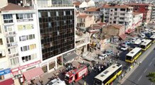 Kadıköy'de metruk binada çökme meydana geldi, 3 araç hasar aldı