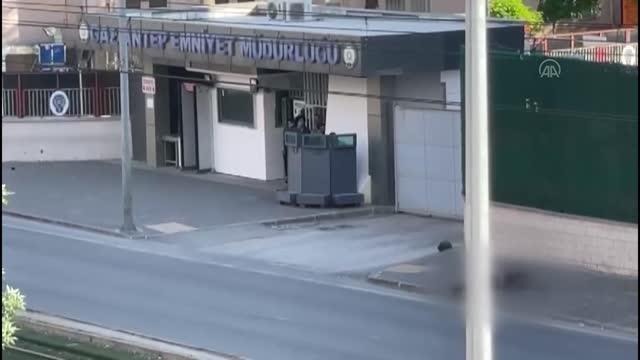 Gaziantep Emniyet Müdürlüğü önünde bir kişi etkisiz hale getirildi