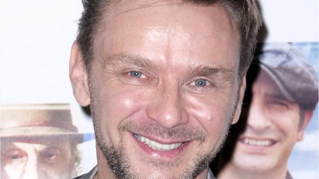 VOICI : Jeanfi Janssens tombe le haut en coulisses de son spectacle avec Stéphane Plaza