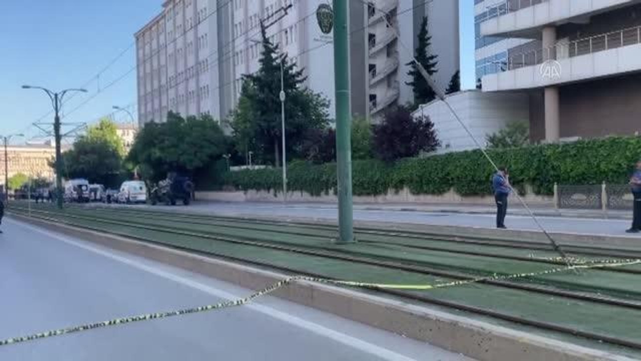 Gaziantep Emniyet Müdürlüğü önünde bir kişi etkisiz hale getirildi