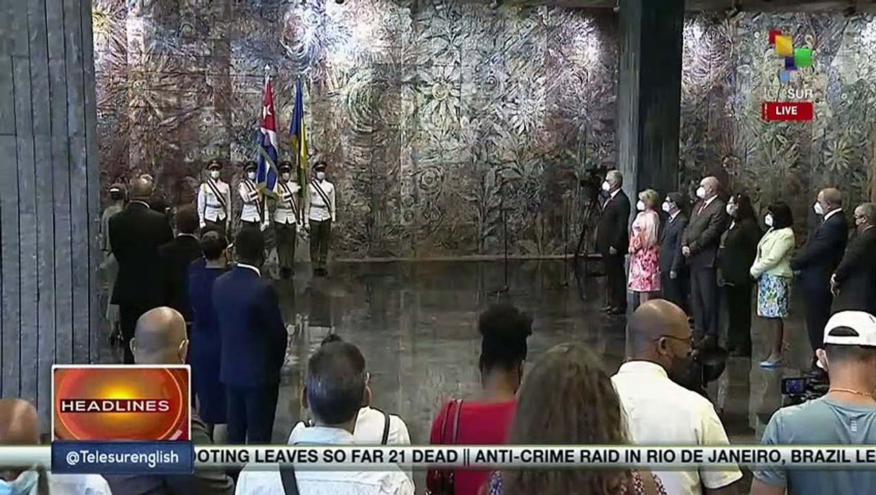 Prime Minister of SVG accepts condecoration from the Cuban Government