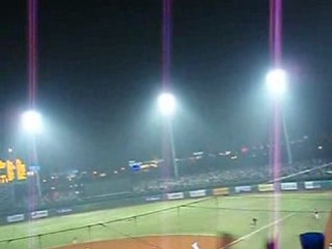 Luo's 3 run shot, crowd goes nuts