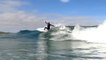 Un surfista gallego comienza en la playa de Las Catedrales su aventura de surfear las 17 comunidades autónomas de España
