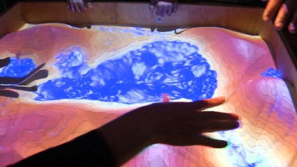 Accro de la techno : une table de réalité virtuelle qui fait fureur