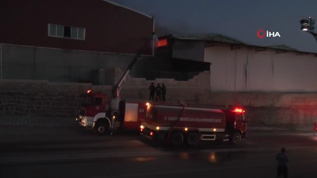 Gaziantep'teki fabrika yangını 4 saatte kontrol altına alındı