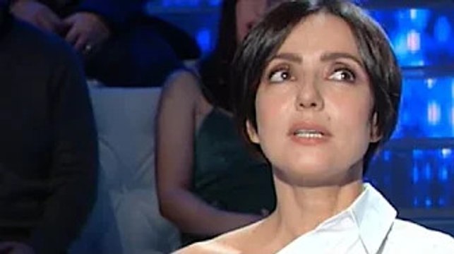 Ambra Angiolini, momento difficile per l’attrice: “Vedere questo muro di amore folle, è commovente”