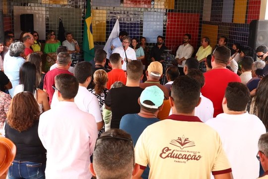 Na região de Pombal, governador visita e entrega obras antes da plenária do Orçamento Democrático