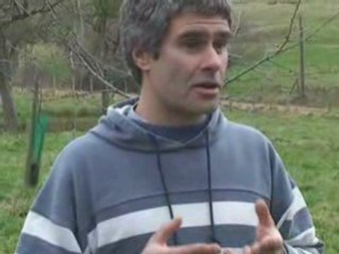 Christophe explique la taille des arbres fruitiers