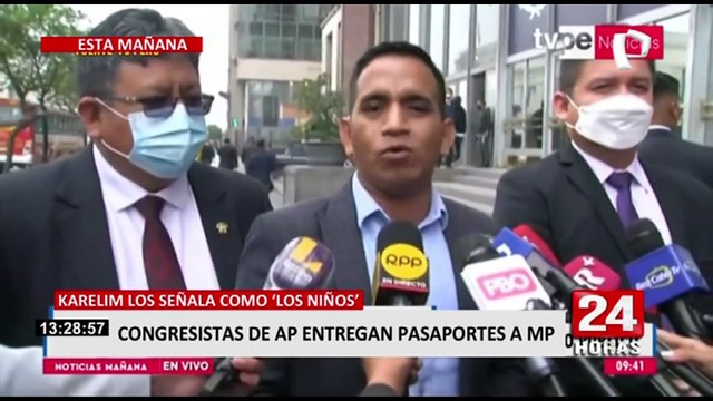 Congresistas de Acción Popular sindicados como 'Los Niños' entregan sus pasaportes a la Fiscalía