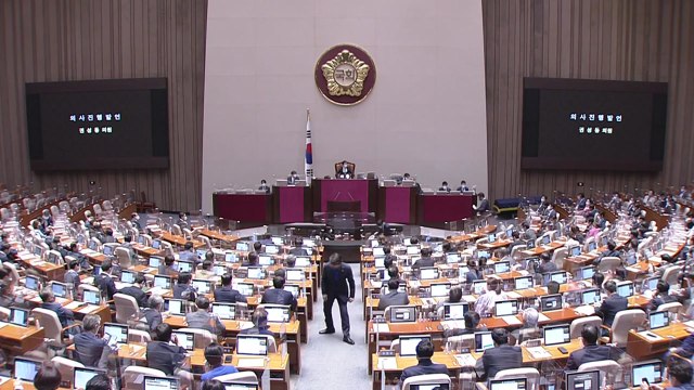 '사전투표 시작' 여야 막판 총력전...국회선 추경 줄다리기 / YTN