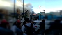 Ümraniye'de hurdalık deposu alev alev yandı, mahalleli sokağa döküldü