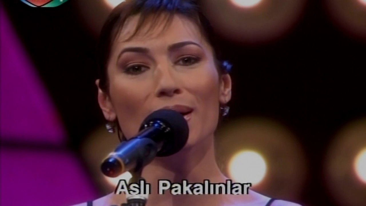 Aslı Pakalınlar / Dediler zamanla hep azalırmış sevgiler