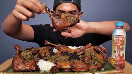 MUKBANG 2 EKOR BEBEK BUMBU HITAM CABE IJO PAKE NASI!!