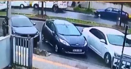 BAŞAKŞEHİR'DE OTOMOBİLDEN 75 BİN DOLAR BÖYLE ÇALINDI