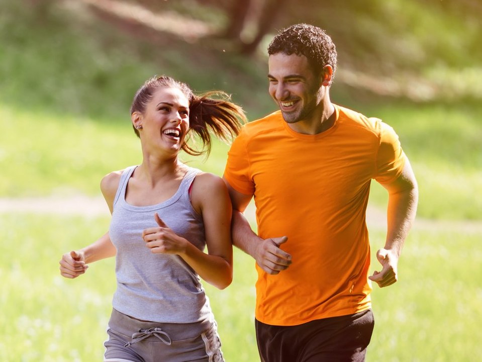 Sport zu zweit: Deswegen lohnt sich ein Trainingspartner