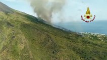 Stromboli, anche i canadair in azione per spegnere l'incendio