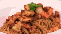 Spaghetti crevettes pesto tomates séchées - سباغيتي بالجمبري مع صلصة بستو بالطماطم المجففة