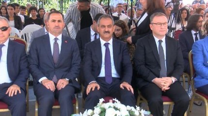 BAKAN ÖZER: ÖĞRETMENLER MESLEKİ ÇALIŞMA PROGRAMINI UZAKTAN EĞİTİMLE TAMAMLAYACAK