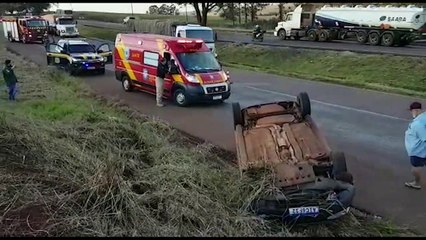 Gestante fica ferida em capotamento na rodovia BR-467, em Cascavel