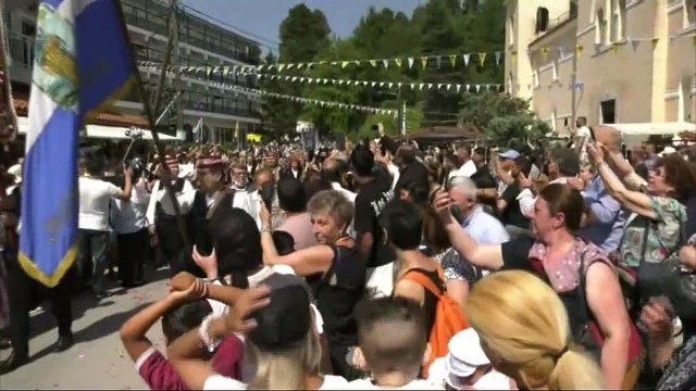 Χιλιάδες οι πιστοί στον Άγιο Ιωάννη τον Ρώσο. Για πρώτη φορά χωρίς Ρώσους και Ουκρανούς