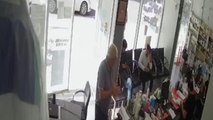 ŞANLIURFA - Eczaneye düzenlenen silahlı saldırı güvenlik kamerasında