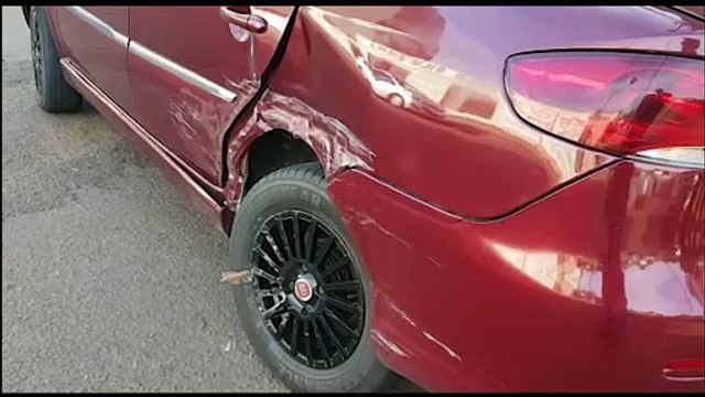 Carros se envolvem em colisão na Rua Jacarezinho com a Rua Minas Gerais