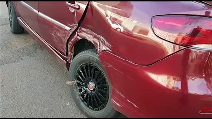 Carros se envolvem em colisão na Rua Jacarezinho com a Rua Minas Gerais