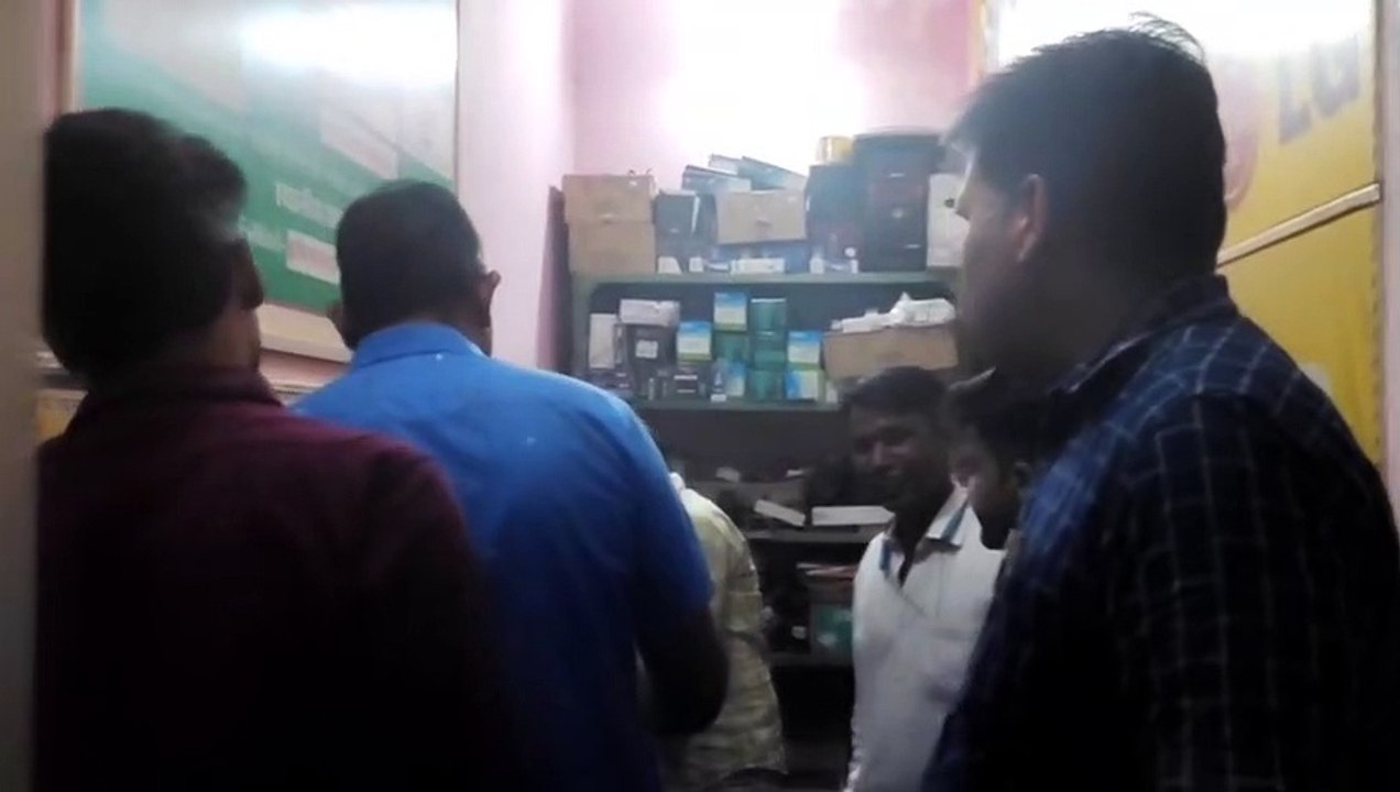 फर्जी साइट व मुहर से वोटर आईडी बना रहा था ई-मित...