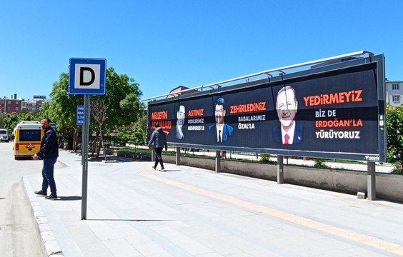 CHP'nin Van çalıştayı öncesi bayrak ve afiş gerginliği