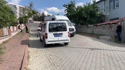 KIRIKKALE -  Freni tutmayan servis aracının çarptığı 4 öğrenci yaralandı