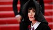 VOICI : Cannes 2022 : pourquoi Isabelle Adjani a-t-elle renoncé à monter les marches pour la projection de son film ?