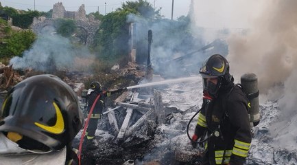 Pontecagnano Faiano (SA) - Incendio di rifiuti in ex discarica (27.05.22)