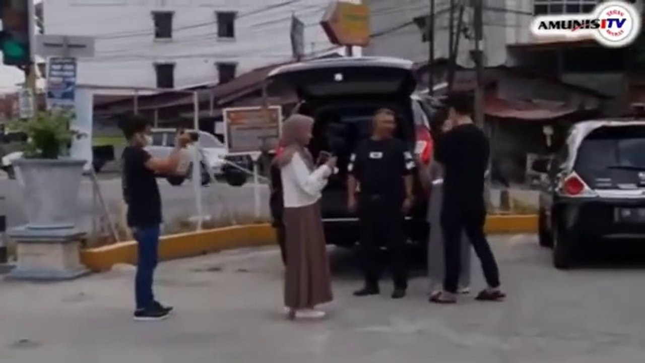 Fiki Naki Gives a Gift of 4 Cars