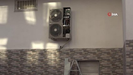 Yeni iş yerine klimasını taşımak isteyen bir esnaf kuşların yuva yapıp yavrulandığını görünce taşımaktan vazgeçti