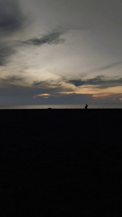 Menikmati senja
