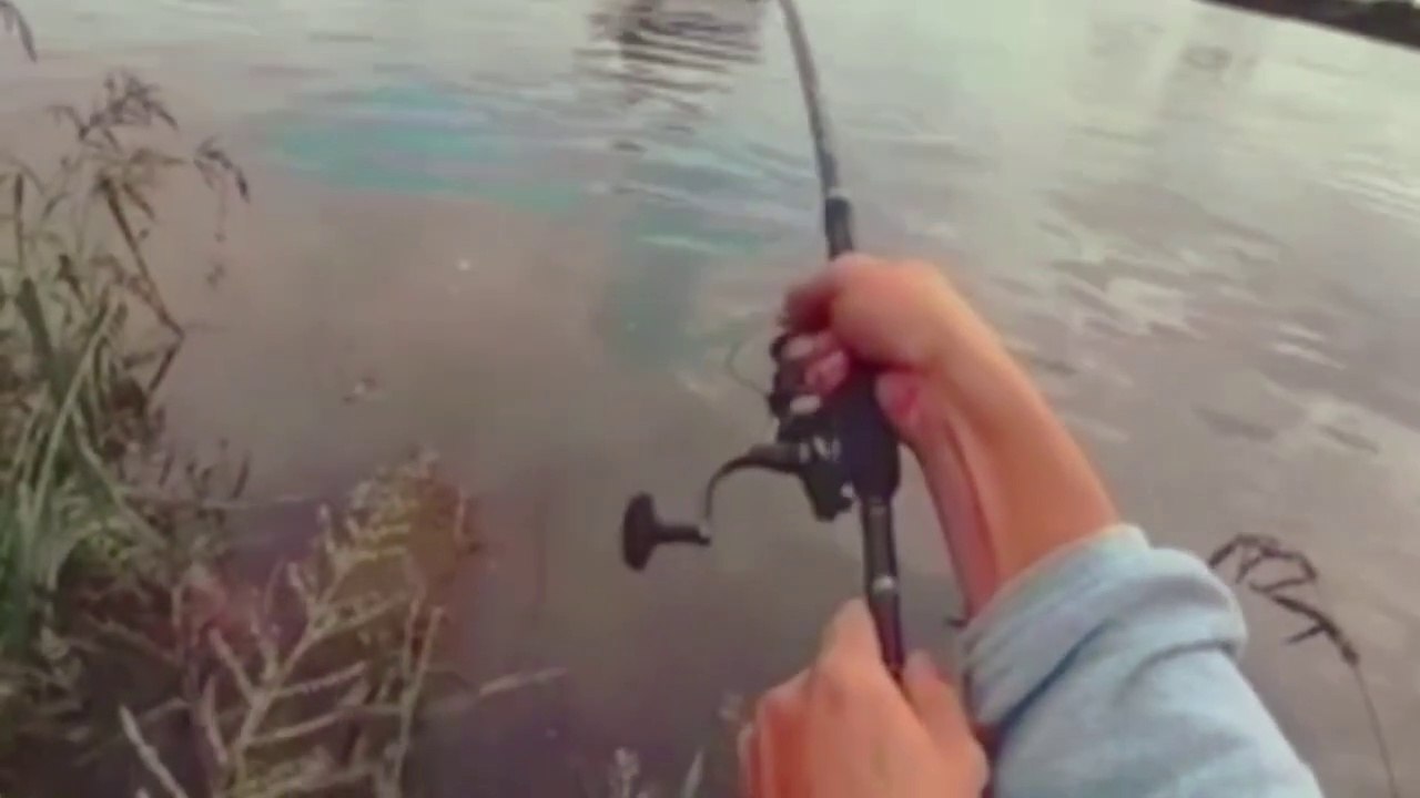 Mancing di sungai  (strike) Tiba Tiba __ Kaget Jantung Pemancing sampai mau copot