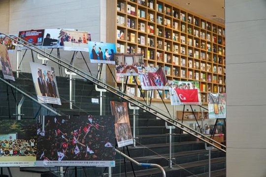 Seul'de Türkiye-Güney Kore Diplomatik İlişkilerinin 65. Yılı Fotoğraf Sergisi açıldı