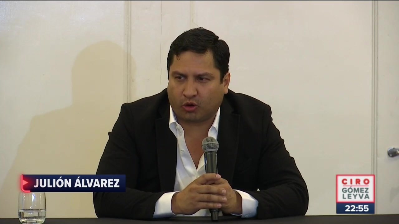 Julión Álvarez llora tras salir de lista negra en Estados Unidos