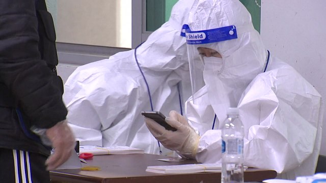 지방선거 사전투표 이틀째...확진자는 저녁 투표 / YTN