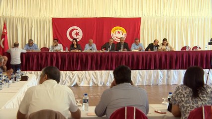 بعد طلب الرئيس إعداد دستور جديد.. تصاعد الأزمة السياسية في تونس